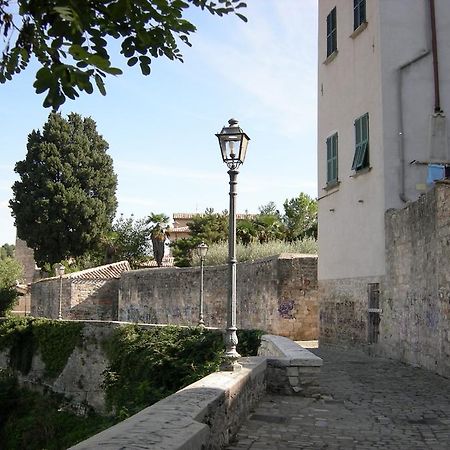 Language And Art Bed and Breakfast Ascoli Piceno Buitenkant foto
